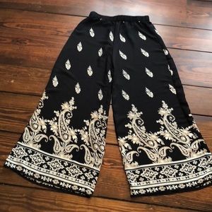 Forever 21 Black and paisley print palazzo pant